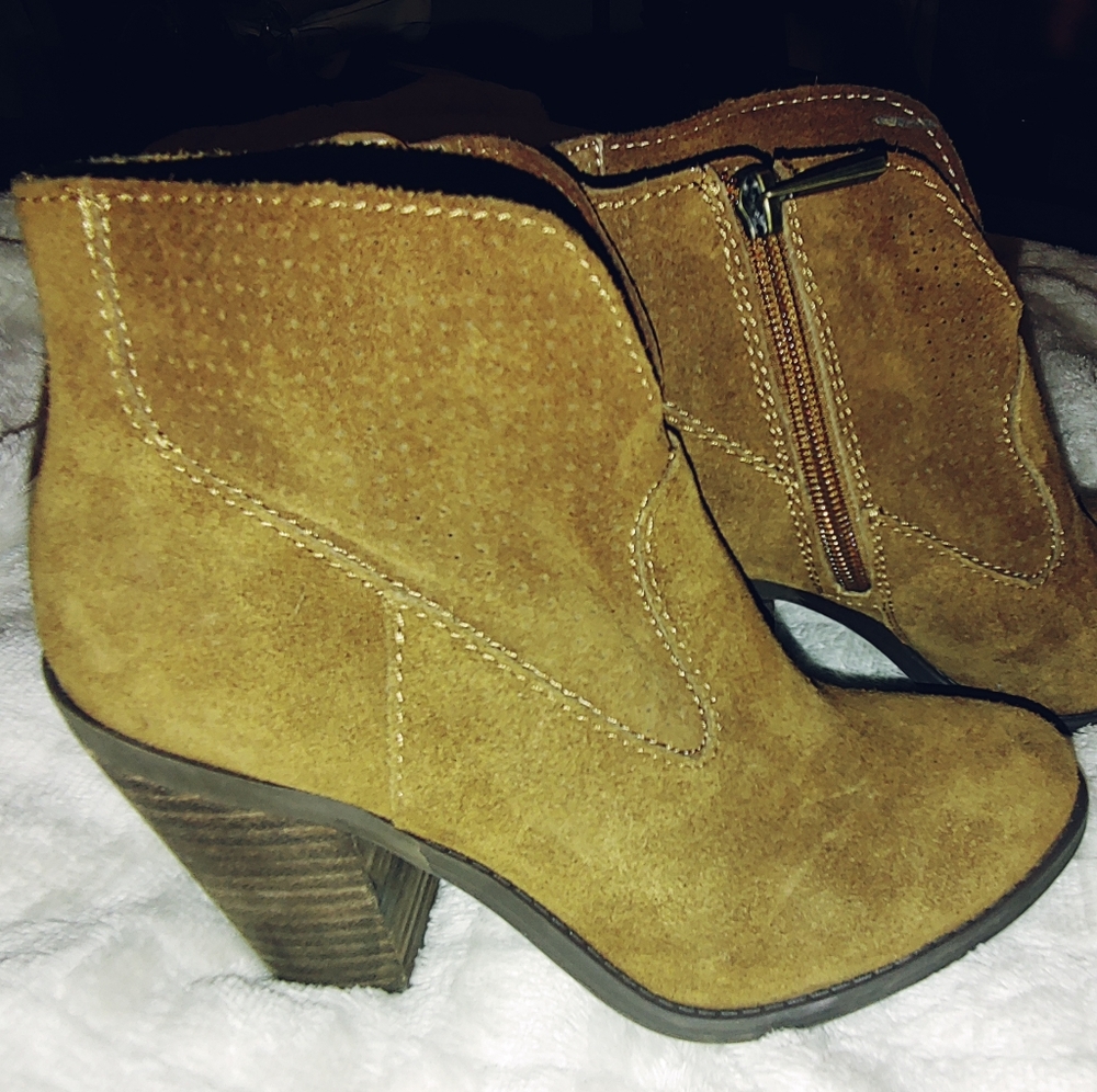 JS ankle booties